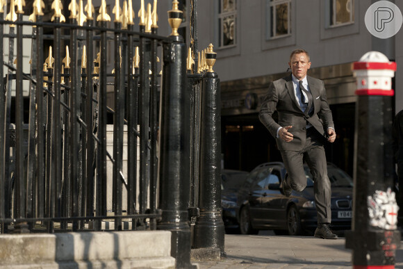 Em '007 - Operação Skyfall', James Bond se aventura em ternos bem cortados e acessórios grifados