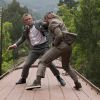 O agente 007 no filme 'Operação Skyfall' em cenas de aventura e look impecável