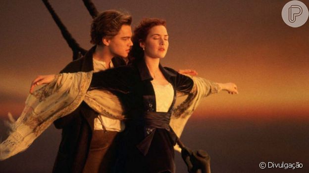 Figurino rico em detalhes usado pela personagem Rose DeWitt Bukater encanta em 'Titanic'