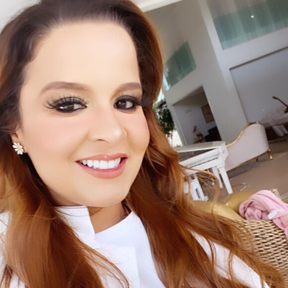 Maiara, da dupla com Maraisa, nega ter realizado harmonização facial