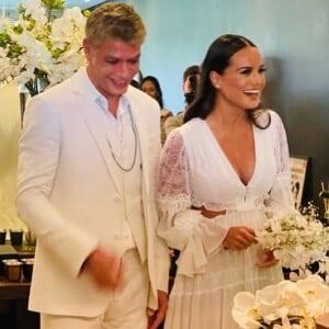 Ana Verena optou por vestido fluido, de tecido esvoaçante, para casamento com Fabio Assunção