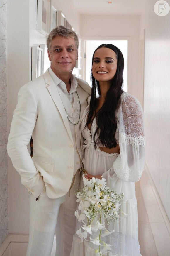 Ana Verena usou cabelo solto, ao natural, em casamento com Fabio Assunção