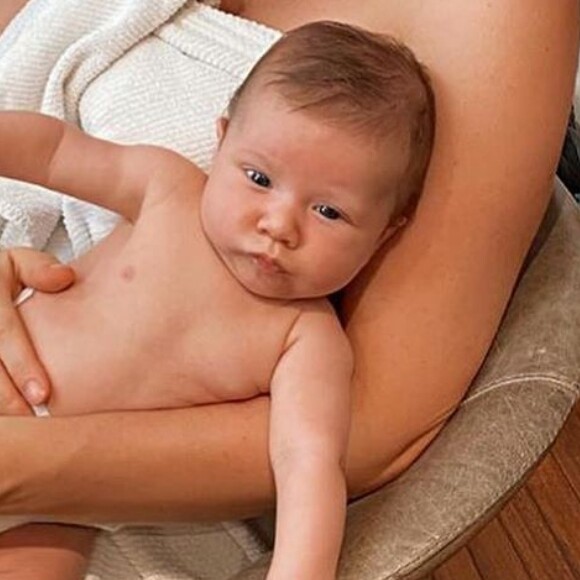 Giovanna Ewbank mostra pose do filho Zyan em foto, em 3 de outubro de 2020