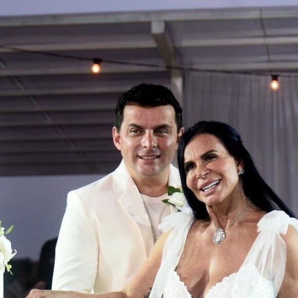 Gretchen e Esdras de Souza se casaram em outubro de 2020. É o 18º casamento da cantora e eterna 'Rainha do Bumbum'