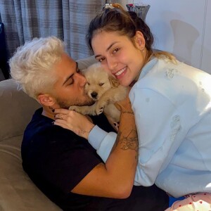 Zé Felipe aparece só de camisa e vídeo é comparado a foto viral de Zé Neto