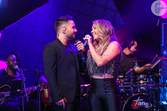 Simony e o namorado, Felipe Rodriguez, fizeram dueto em uma das faixas do novo DVD da cantora