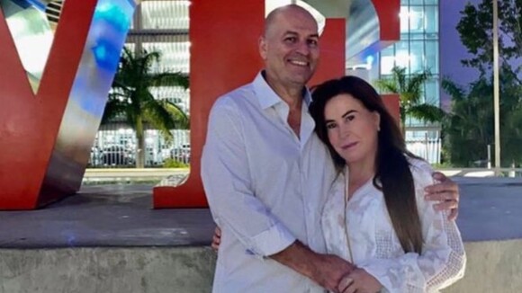 Zilu Godoi abraça namorado em foto e comemora 6 meses de relação: 'Me surpreende'