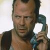 Bruce Willis é o policial galã da saga Duro de Matar
