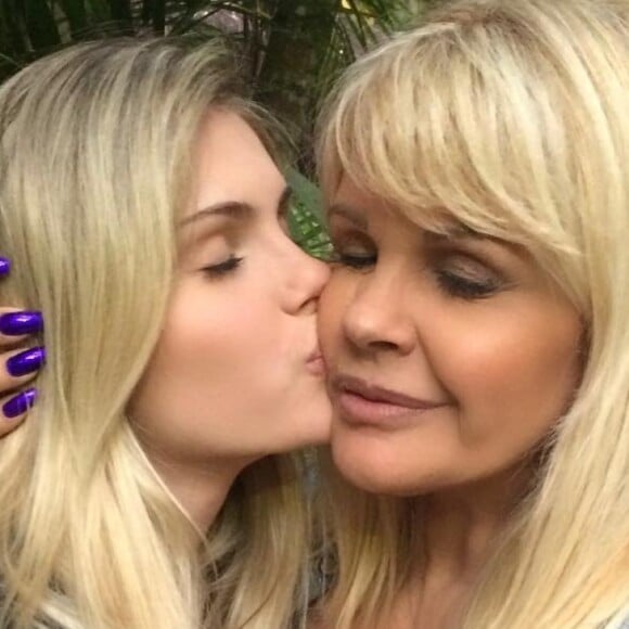 Bárbara Evans falou sobre a relação com a mãe, Monique Evans, na web