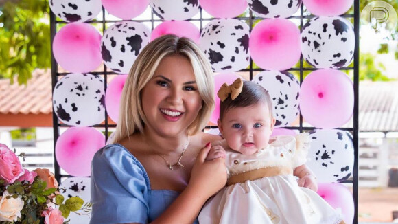 Filha de Zé Neto, Angelina, teve cabelo cortado pela primeira vez pela mãe, Natália Toscano, aos 5 meses: 'Coisa linda'