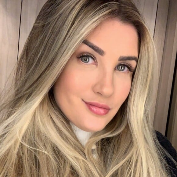 Ex-BBB Aline Gotschalg começou a ter crises de pânico no fim de 2019