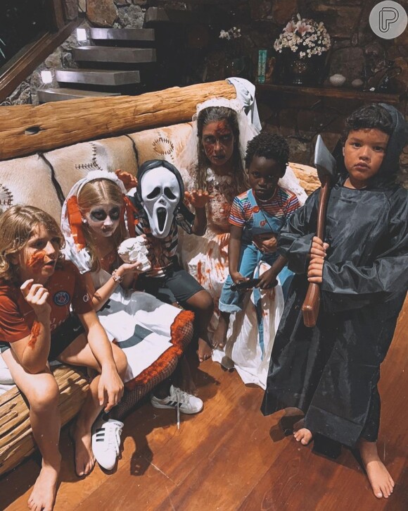 Giovanna Ewbank mostra filhos e amiguinhos fantasiados para festa de Halloween