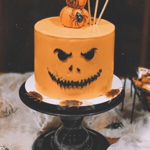 Halloween de Giovanna Ewbank contou com bolo personalizado