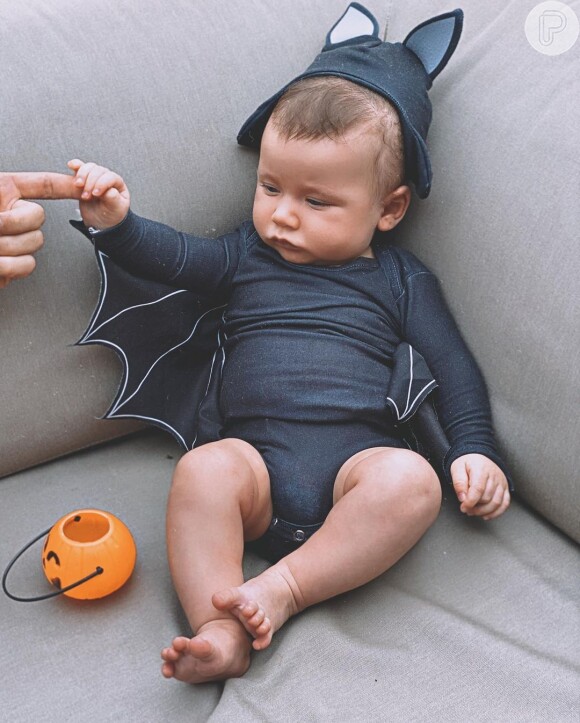 Halloween de Zyan: caçula de Giovanna Ewbank usou body de morcego