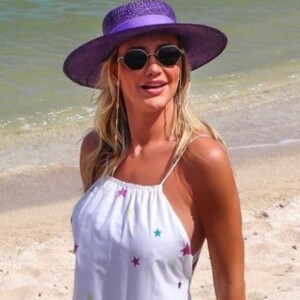 Ana Paula Siebert faz desabafo após críticas por viagem com Roberto Justus