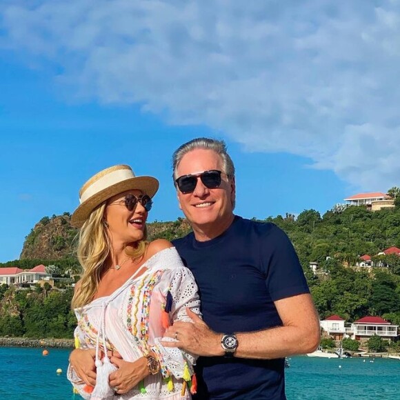 Ana Paula Siebert e Roberto Justus viajam para o Caribe sem a filha