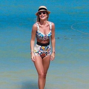 Veja foto de Ana Paula Siebert de biquíni em desabafo