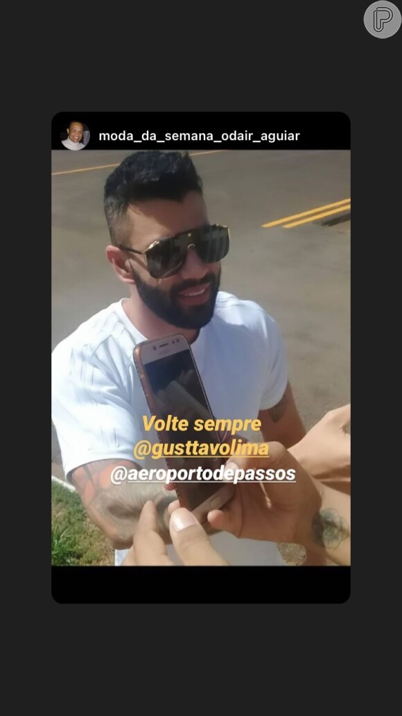 Gusttavo Lima posa com fãs em aeroporto de Minas Gerais