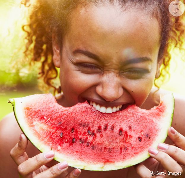 Mantenha o bronze do verão com dicas de alimentação