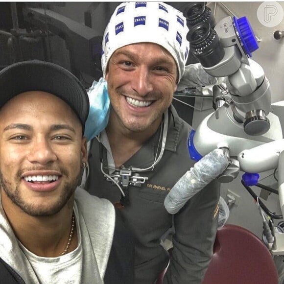 Neymar colocou lentes de contato nos dentes em 2016 com Rafael Puglisi, dentista queridinho das famosas