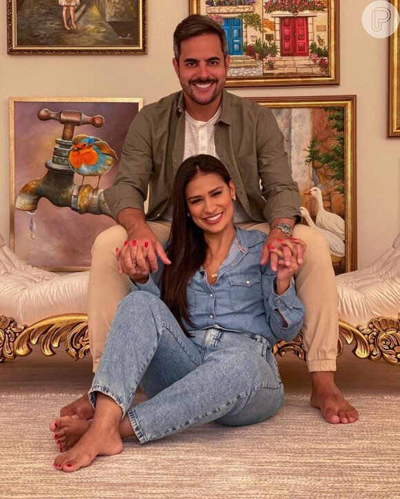 Simone e o marido, Kaká Diniz, exibem sorriso com lentes de contato nos dentes