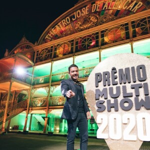 Wesley Safadão elege sapato Prada para look em premiação. Fotos!