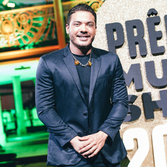 Wesley Safadão usa look all black e sapato de R$ 5,2 mil rouba cena. Veja fotos!