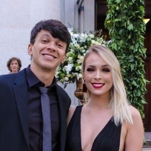 Tata Estaniecki combinou vestido com a filha, Beatriz, de 7 meses: 'Eu vivi pra usar o mesmo look da minha filha (risos). E ainda me perguntam o que eu quero de presente'