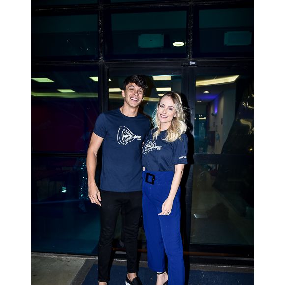 Filha de Tata Estaniecki e Júlio Cocielo usou o mesmo look que a mãe em festa de aniversário da youtuber