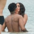 Anitta e ator são fotografados aos beijos ao gravar clipe para álbum 'Girl From Rio'