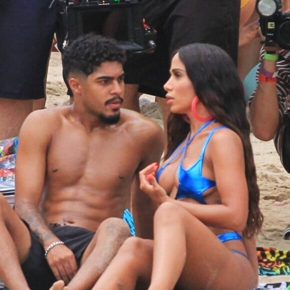 Galã de novo clipe de Anitta, Tiago Alves tem 21 anos e é jogador de futebol