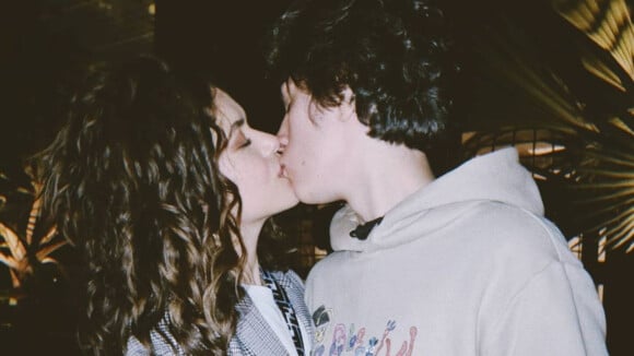 Maisa Silva exibe beijo em Nicolas Arashiro e comemora 3 anos de namoro: 'Tudo pra mim'