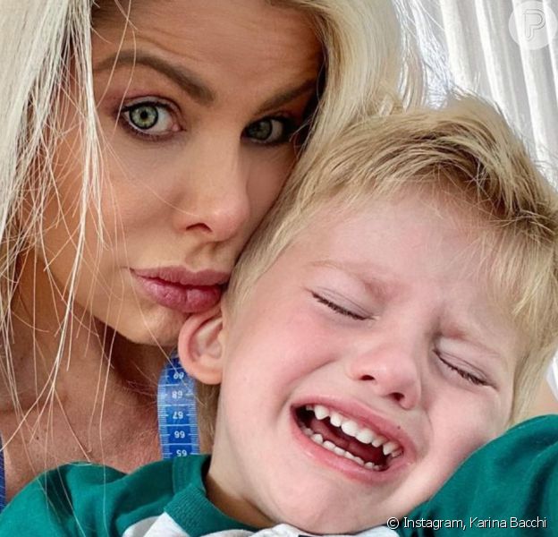 Karina Bacchi leva torta na cara na TV e mostra reação do filho, Enrico: 'Chorando'