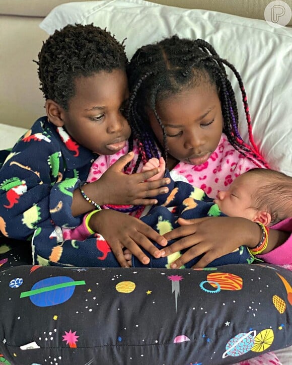 Giovanna Ewbank adora compartilhar fotos dos três filhos na web