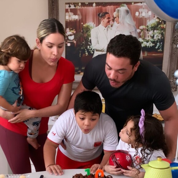 Thyane Dantas faz foto com filhos e herdeiro  de Wesley Safadão