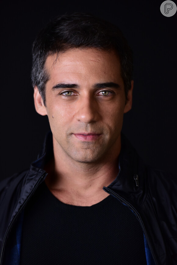 Na novela 'Amor Sem Igual', Miguel (Rafael Sardão) admite ter se arriscado para proteger Poderosa (Day Mesquita) quando Bernardo (Heitor Martinez) foi morto