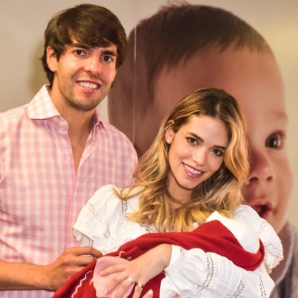 Kaká e Carol Dias estão casados há um ano e são pais de Esther, de 1 mês