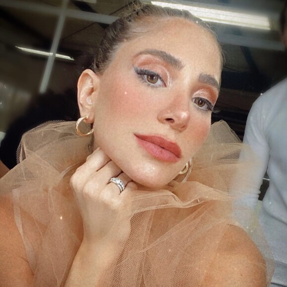 Romana Novais critica romanticação da maternidade: 'Eu sei que essa ideia de que a mãe precisa estar sempre romântica, com flores, de pijama, limita muito as mulheres'