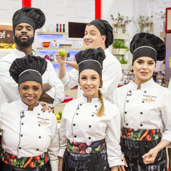 Carla Diaz junto do elenco do 'SuperChef Celebridades' do 'Mais Você' em 2018