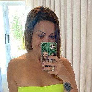 Solange Almeida mostrou corpo após chá detox: 'Olha a diferença!'
