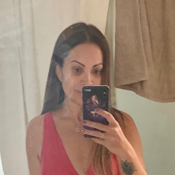 Solange Almeida é cantora e tem 46 anos