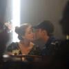 Marina Ruy Barbosa e Klebber Toledo namoram em restaurante no Rio