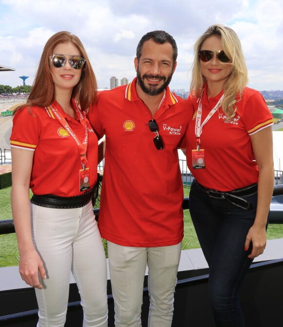 Marina Ruy Barbosa prestigiou o Grande Prêmio do Brasil de Fórmula-1, em Interlagos, São Paulo, ao lado de Malvino Salvador e Ellen Rocche