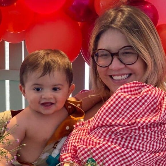 Marília Mendonça publica registro com vídeos e fotos do filho, Léo