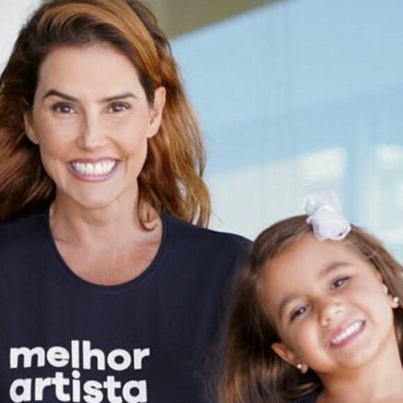Deborah Secco falou da estreia da filha, Maria Flor, na TV