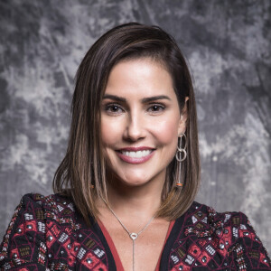 Deborah Secco apresentou pela primeira vez um programa para a internet, 'Liberdade Vem De Dentro'