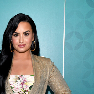 'Esse anel é tudo', comenta Demi Lovato sobre aliança de noivado de Ariana Grande