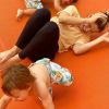 Andressa Suita faz exercício de hidroginástica com os filhos