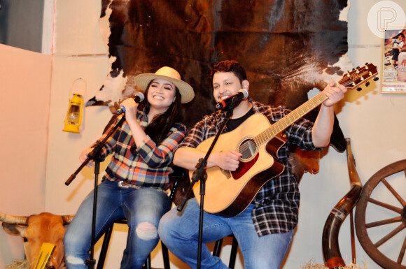 Luíza e Maurílio são intérpretes do hit sertanejo 'S de Saudade'