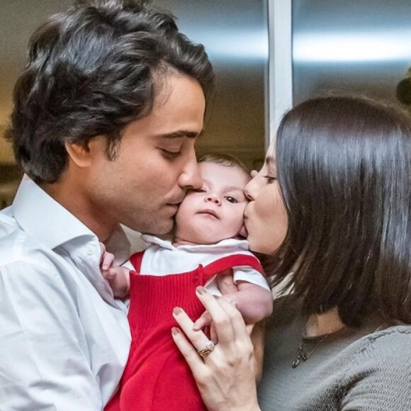 Sthefany Brito e marido, Igor Raschkovsky, mostram rosto do filho em ensaio de Natal